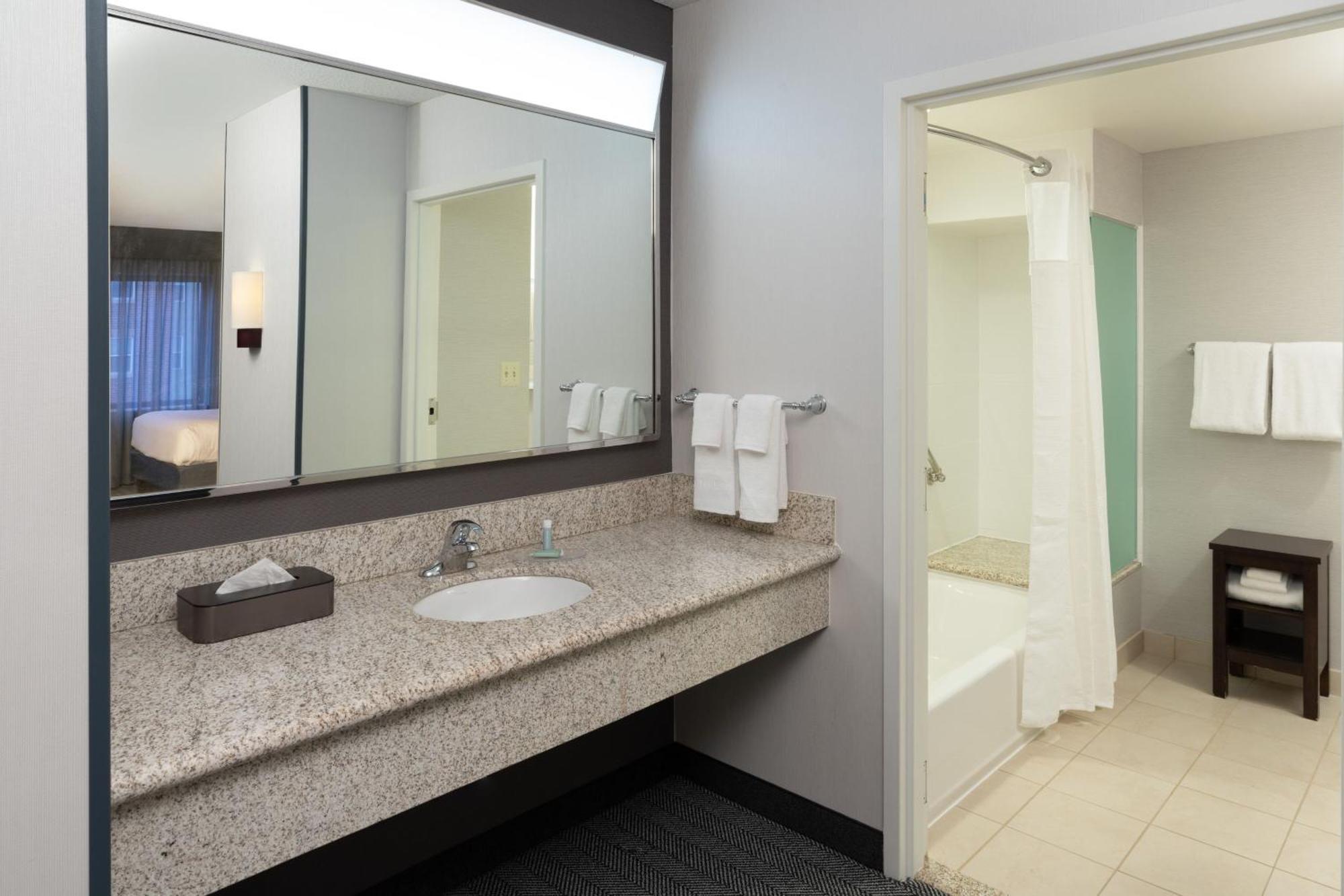 Courtyard By Marriott Glassboro Rowan University Exterior photo